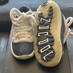 Jordan Kids Sneakers in Blue and White